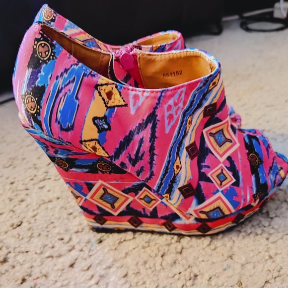 2 for 1 CHARLOTTE RUSSE AZTEC WEDGE BOOTIES - SZ 7 - Picture 7 of 16